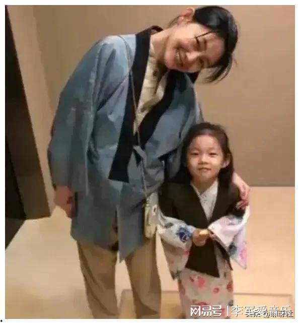 吃瓜爆料女装博主,揭秘吃瓜博主变身女装达人背后的故事
