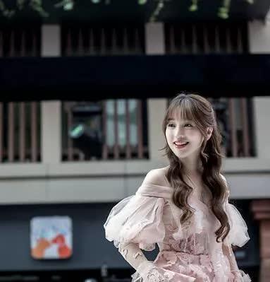 女明星网红墙,女明星们的时尚风采大揭秘
