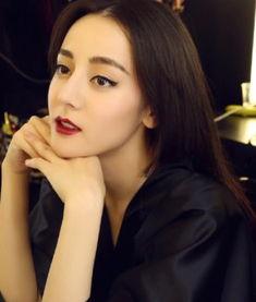 苗族姑娘明星网红,民族风情的时尚演绎者